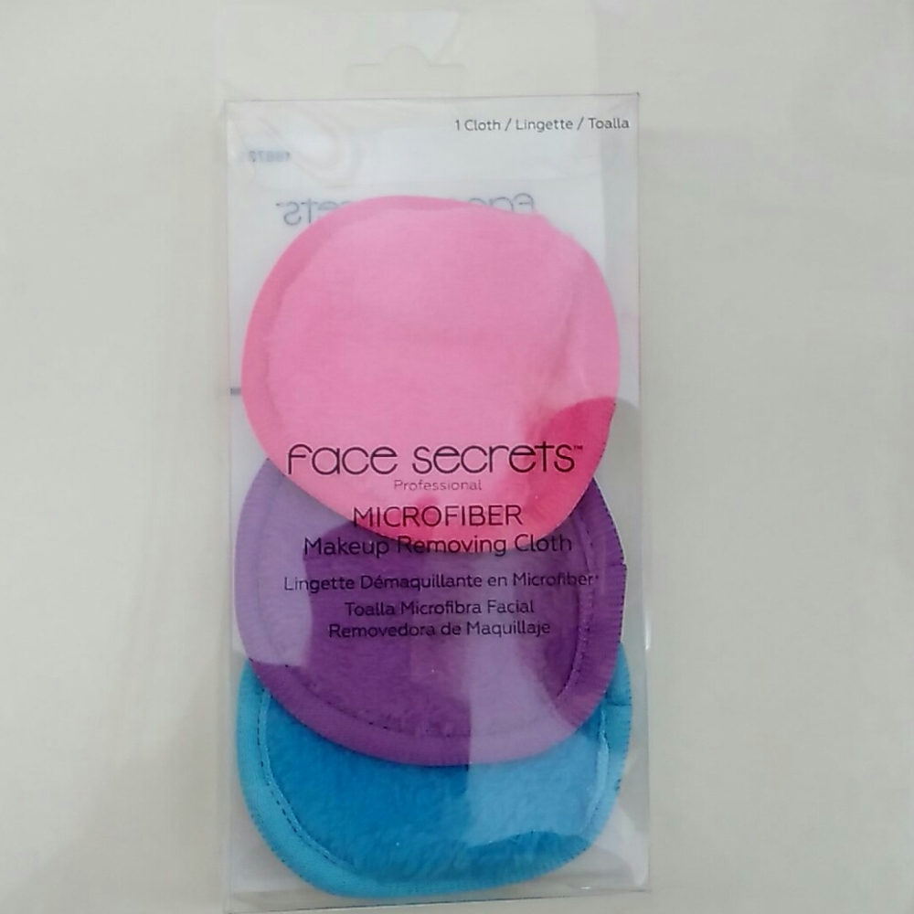 NIB Face Secrets Professional Microfiber Makeup Re